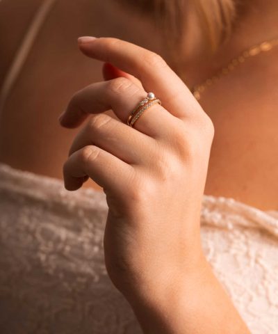 Alternative view of Modena ringer med perle og zirkonia