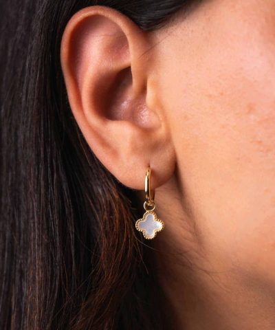 Alternative view of Øreringer i sølv perlemor kløver