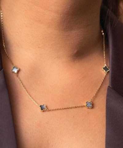 Alternative view of Smykke i sølv grå perlemor kløver