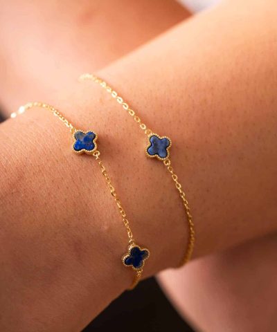 Alternative view of Armbånd i sølv med havblå kløver