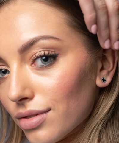 Alternative view of Kløver øredobber i 925 sølv med sort agat