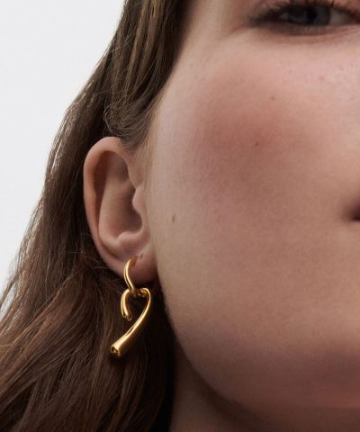 Alternative view of PDPaola Twist Hoop Earrings