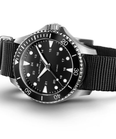 Alternative view of Hamilton Khaki Navy Scuba Quartz 37mm - H82201931