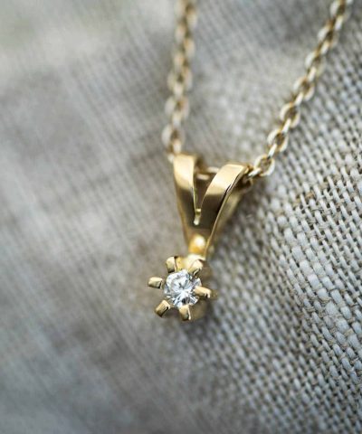 Alternative view of Capella anheng i gult gull med diamant 0,30 ct WSI